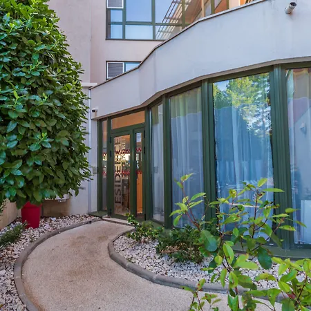 Cerise Aparthotel Valence (Drome)