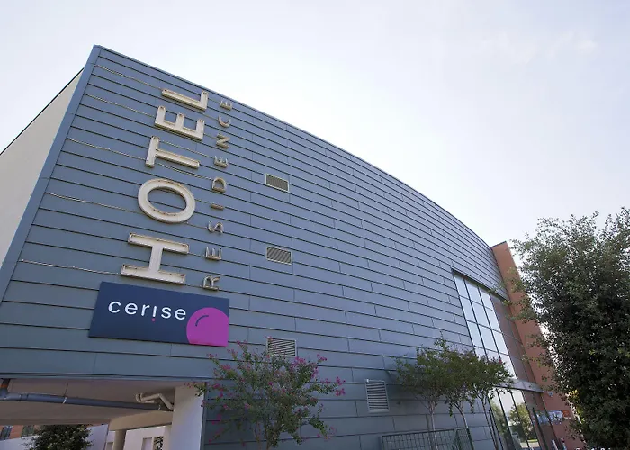 Cerise Aparthotel 3*